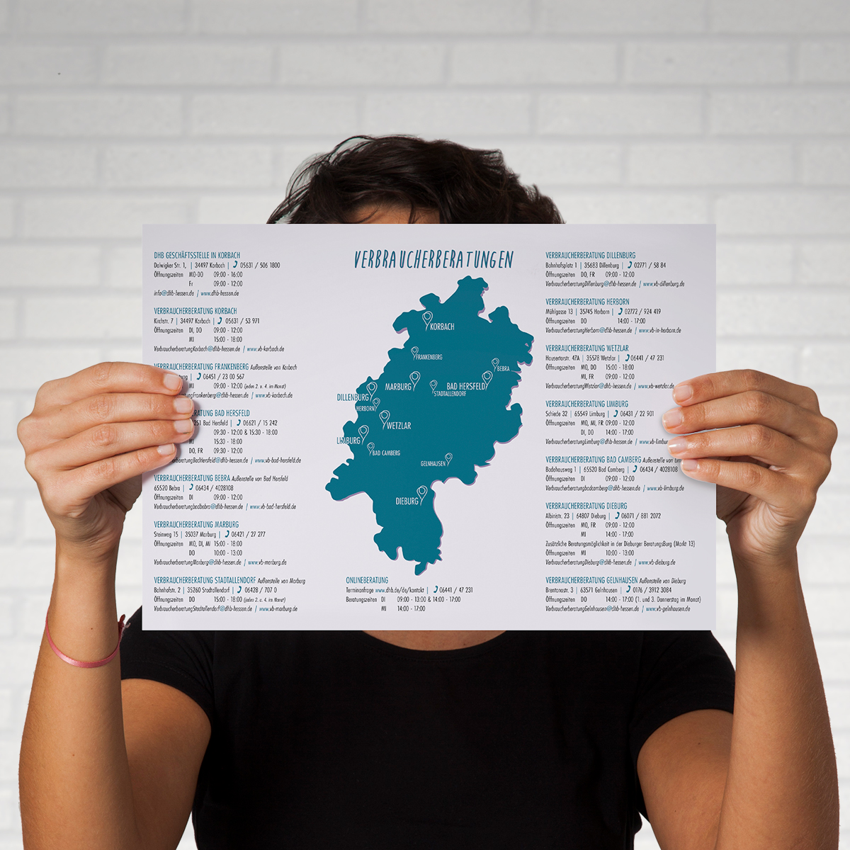 Durch die gekonnte Platzierung von Farben wirken die Flyer nicht unruhig, sondern bilden eine Einheit. Gutes Layout beim Flyerdesign
