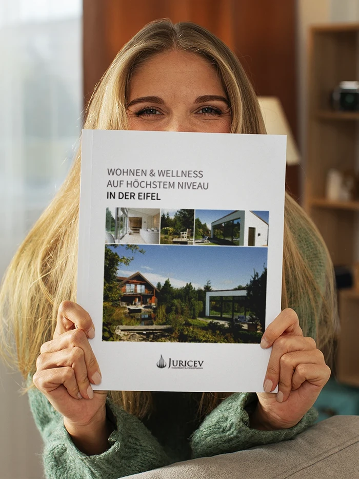 Hochwertige Broschüre im Minimaldesign für die Immobilienmaklerin Juricev