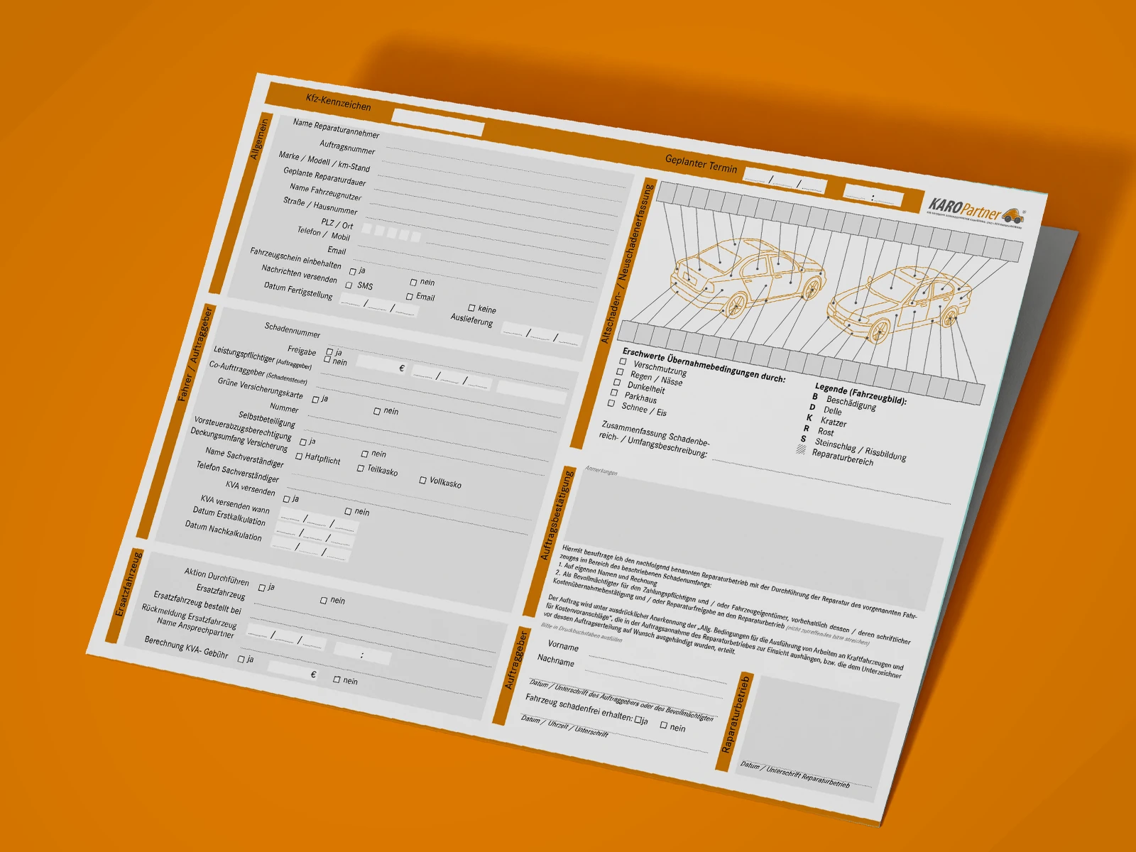 Auftragsmappe von KAROPartner als professionelles Arbeitsmittel im Schadenmanagement. Titelansicht der KAROPartner-Auftragsmappe in der Hand