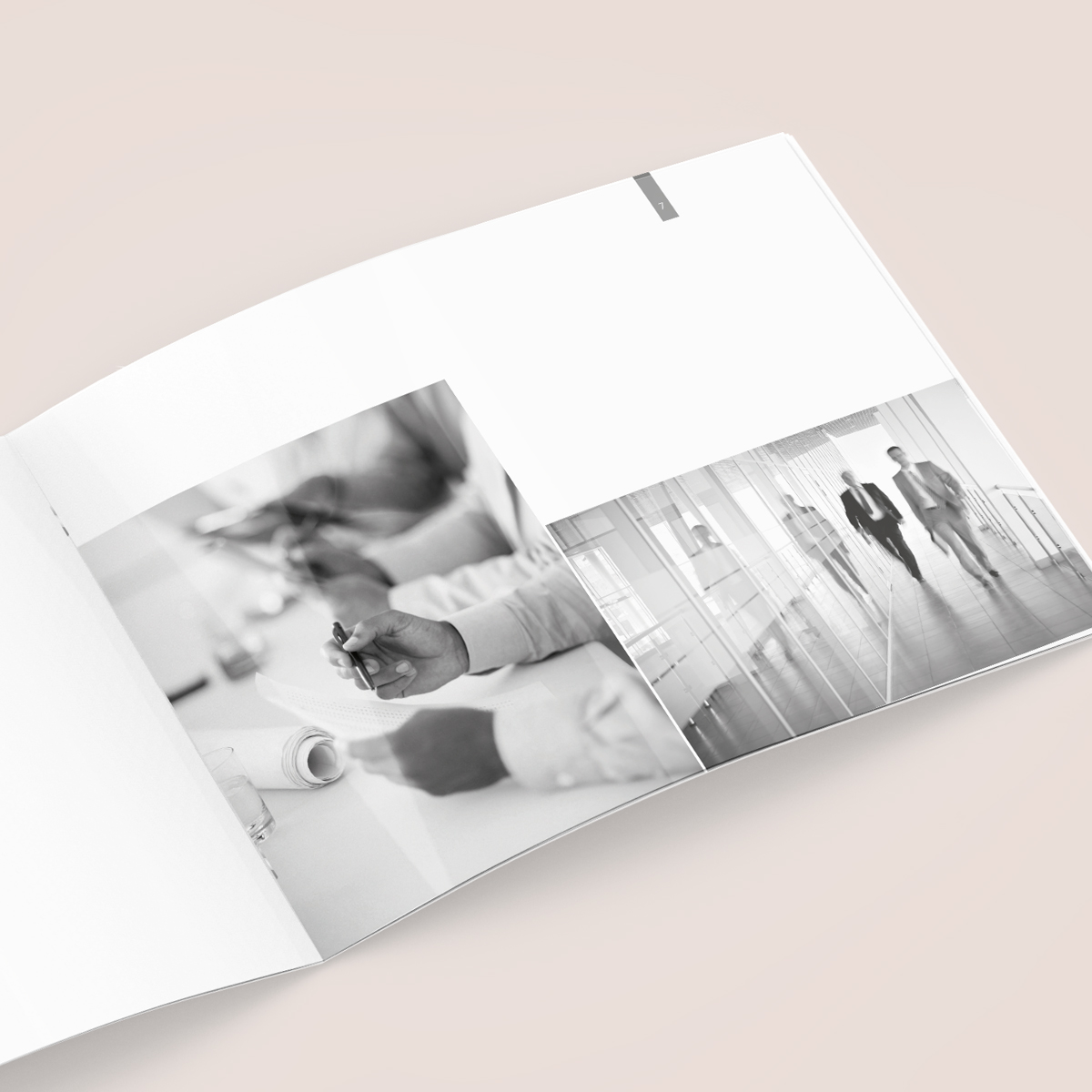 Schönes Layouts einer Nutzenbroschüre | Imagebroschüre für KaroPARTNER